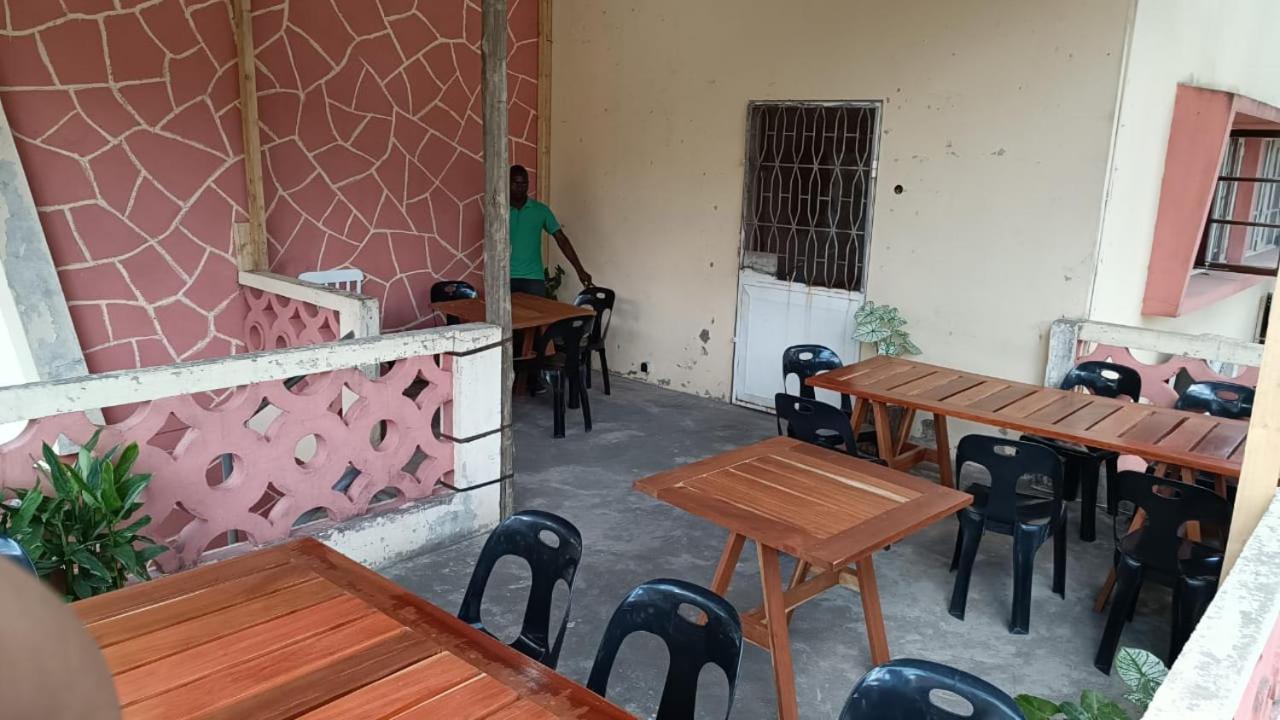 Ruby - Casa De Hospedes - Backpackers Nampula Exterior photo